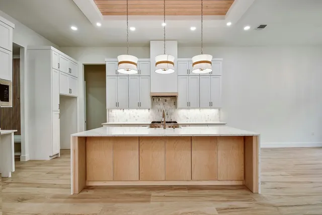 $1,050,000 | 2141 Stone Meadow, Fredericksburg, TX 78624