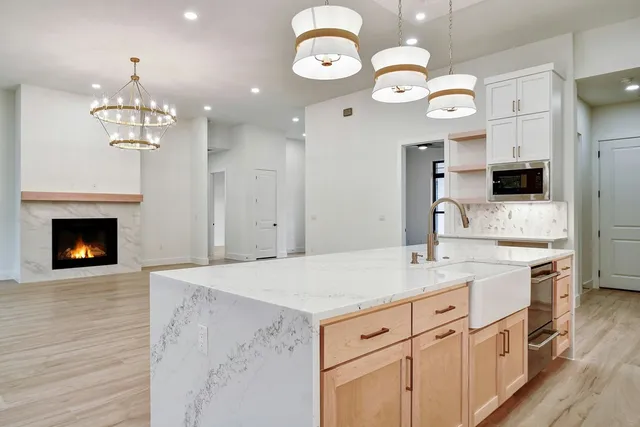 $1,050,000 | 2141 Stone Meadow, Fredericksburg, TX 78624