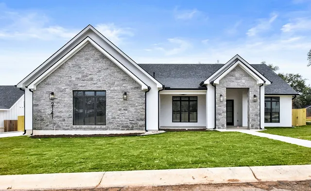 $1,050,000 | 2141 Stone Meadow, Fredericksburg, TX 78624