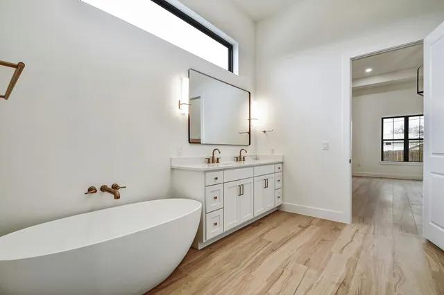 $1,050,000 | 2141 Stone Meadow, Fredericksburg, TX 78624