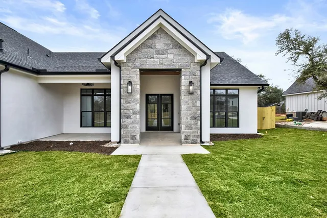 $1,050,000 | 2141 Stone Meadow, Fredericksburg, TX 78624