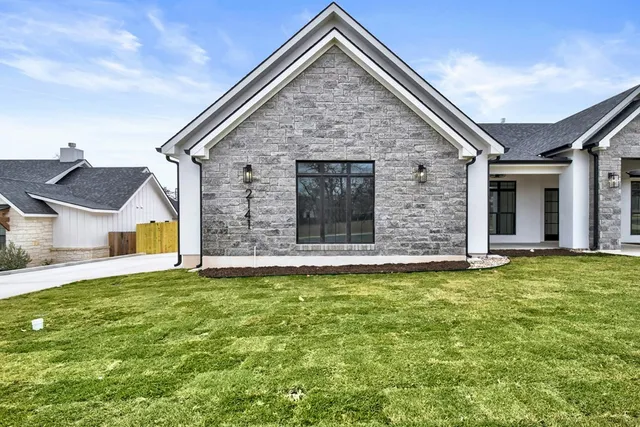 $1,050,000 | 2141 Stone Meadow, Fredericksburg, TX 78624