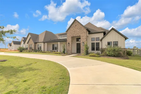 $1,175,000 | 1024 Lake Breeze Drive, Waller, TX 77484