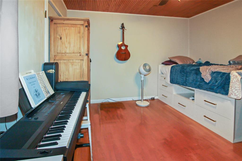 1001 Sandy Ridge Road Scurry, TX 75158 - Photo 24 of 35 Warm wood-finish flooring complements the neutral wall color
