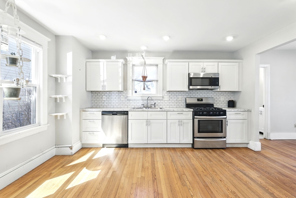 10 Wilber Street Springfield, MA 01104 - Photo 11 of 34
