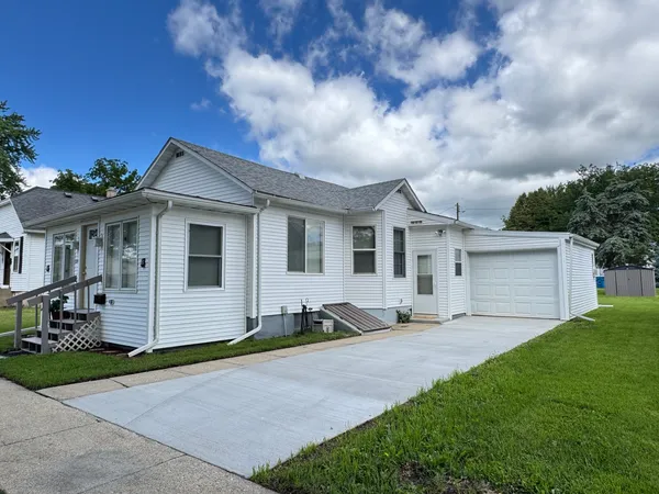 $144,000 | 224 West 2nd Place, Spring Valley, IL 61362