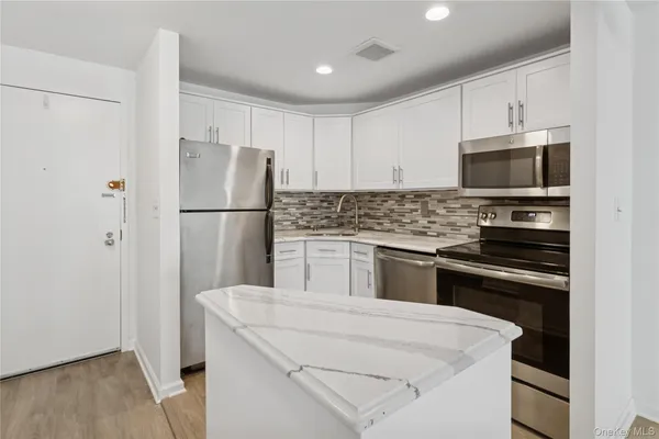 $625,000 | 450 West Broadway, Unit 1A, Long Beach, NY 11561