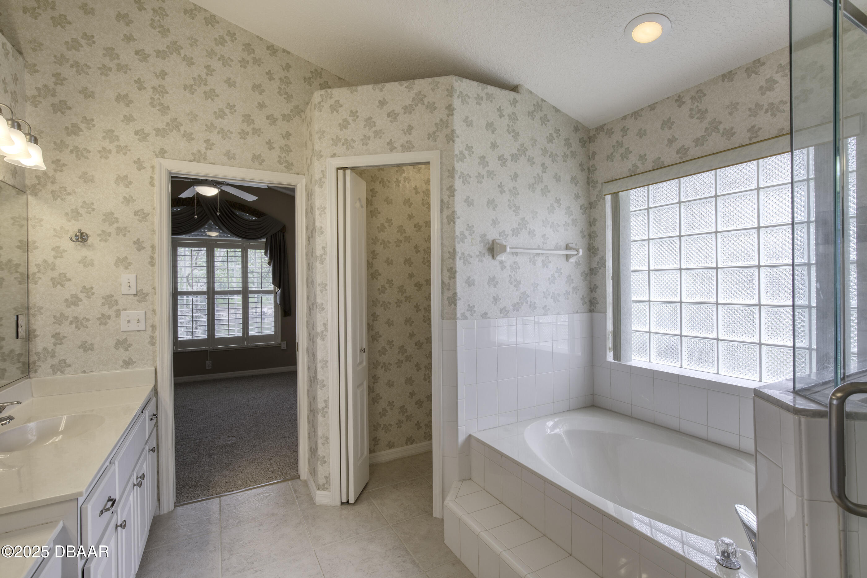38 Lake Walden Trail Ormond Beach, FL 32174 - Photo 45 of 72 a spacious bathroom with a tub sink and mirror