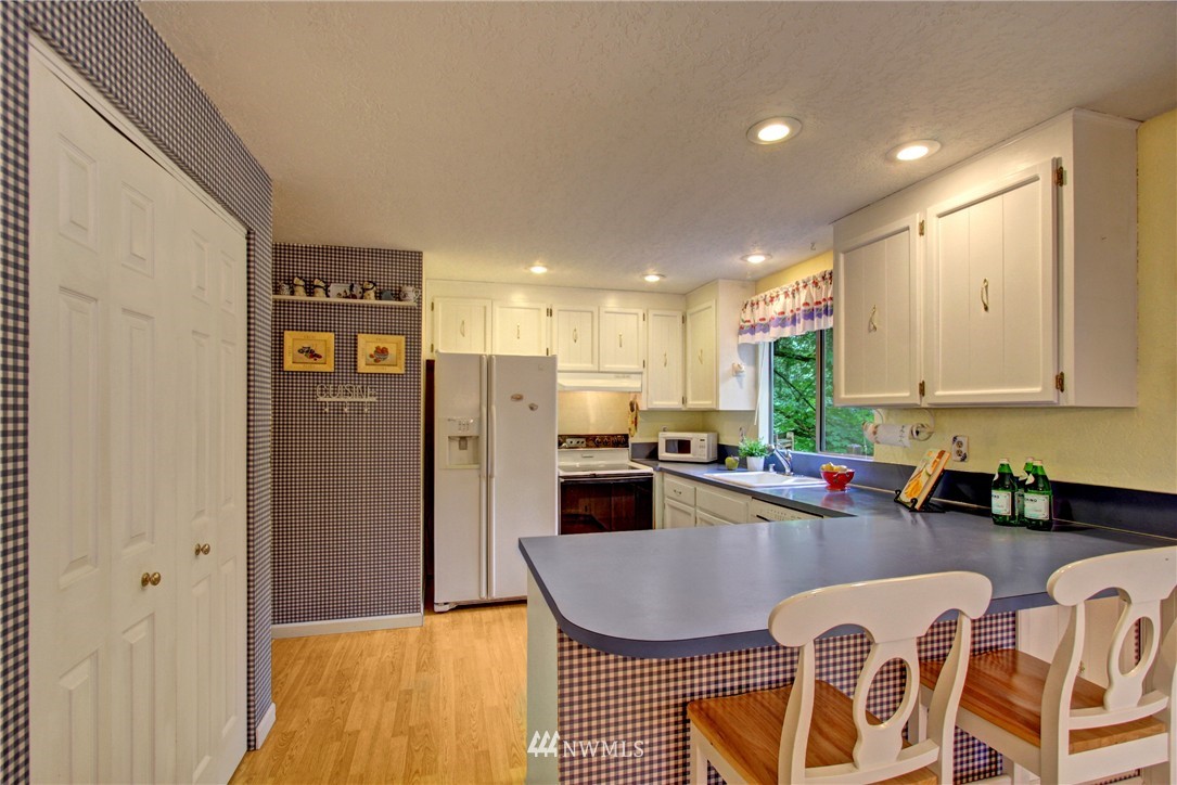 23509 3rd Avenue Southeast Bothell, WA 98021 - Photo 8 of 19