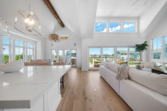 $4,695,000 | 815 Ocean Road, Narragansett, RI 02882