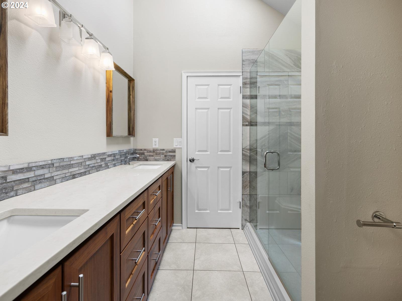 36455 Yocum Loop Sandy, OR 97055 - Photo 33 of 48 Attached Bathroom #1
