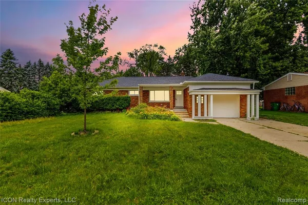$369,000 | 4901 Robert Street, Utica, MI 48316