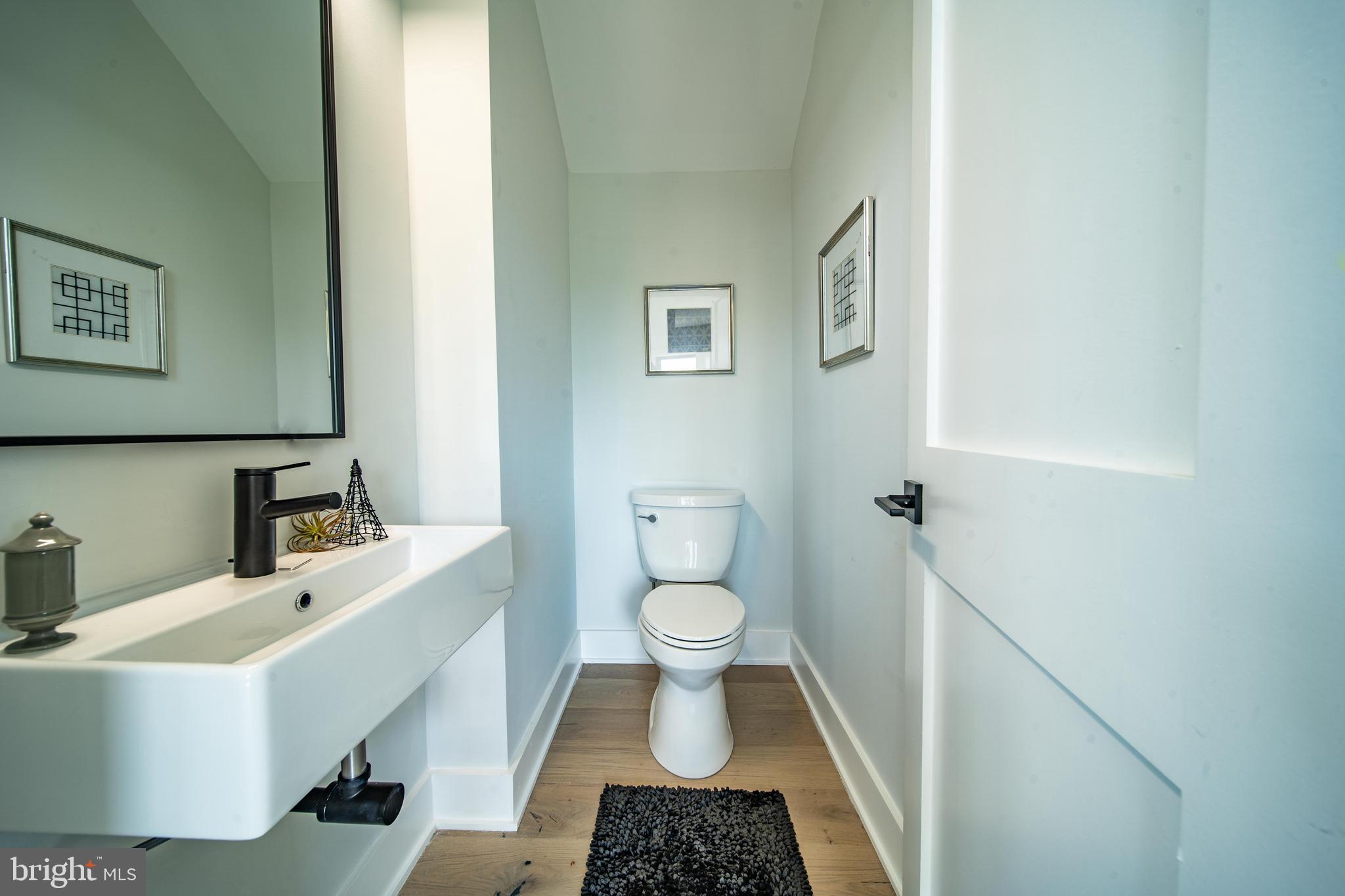 5101 Connecticut Avenue Northwest, Unit 8 Washington, DC 20008 - Photo 13 of 33 Main Level Powder Room