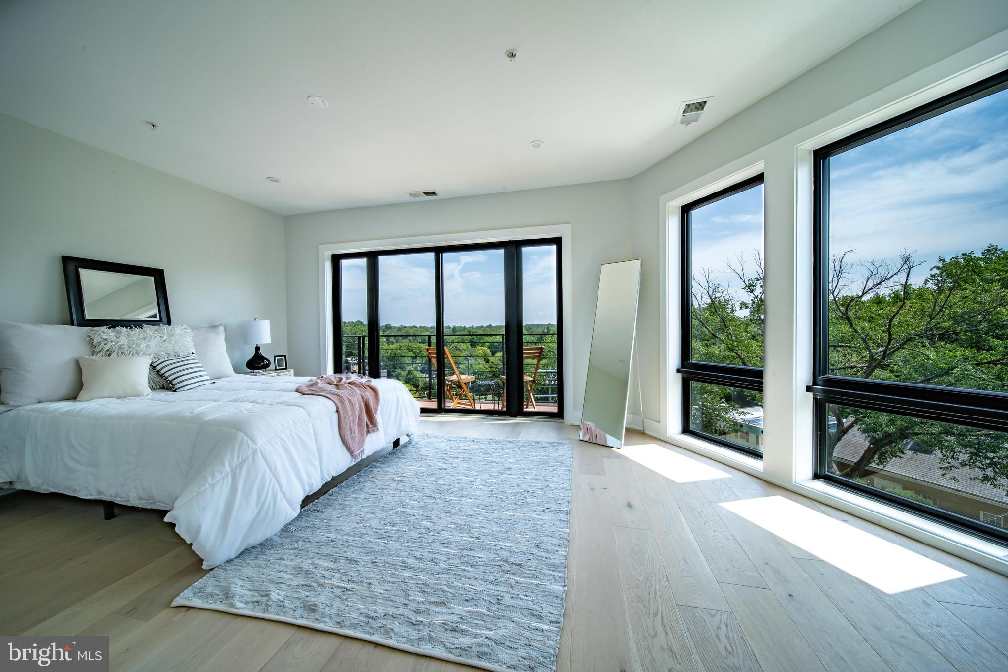 5101 Connecticut Avenue Northwest, Unit 8 Washington, DC 20008 - Photo 16 of 33 Primary Bedroom