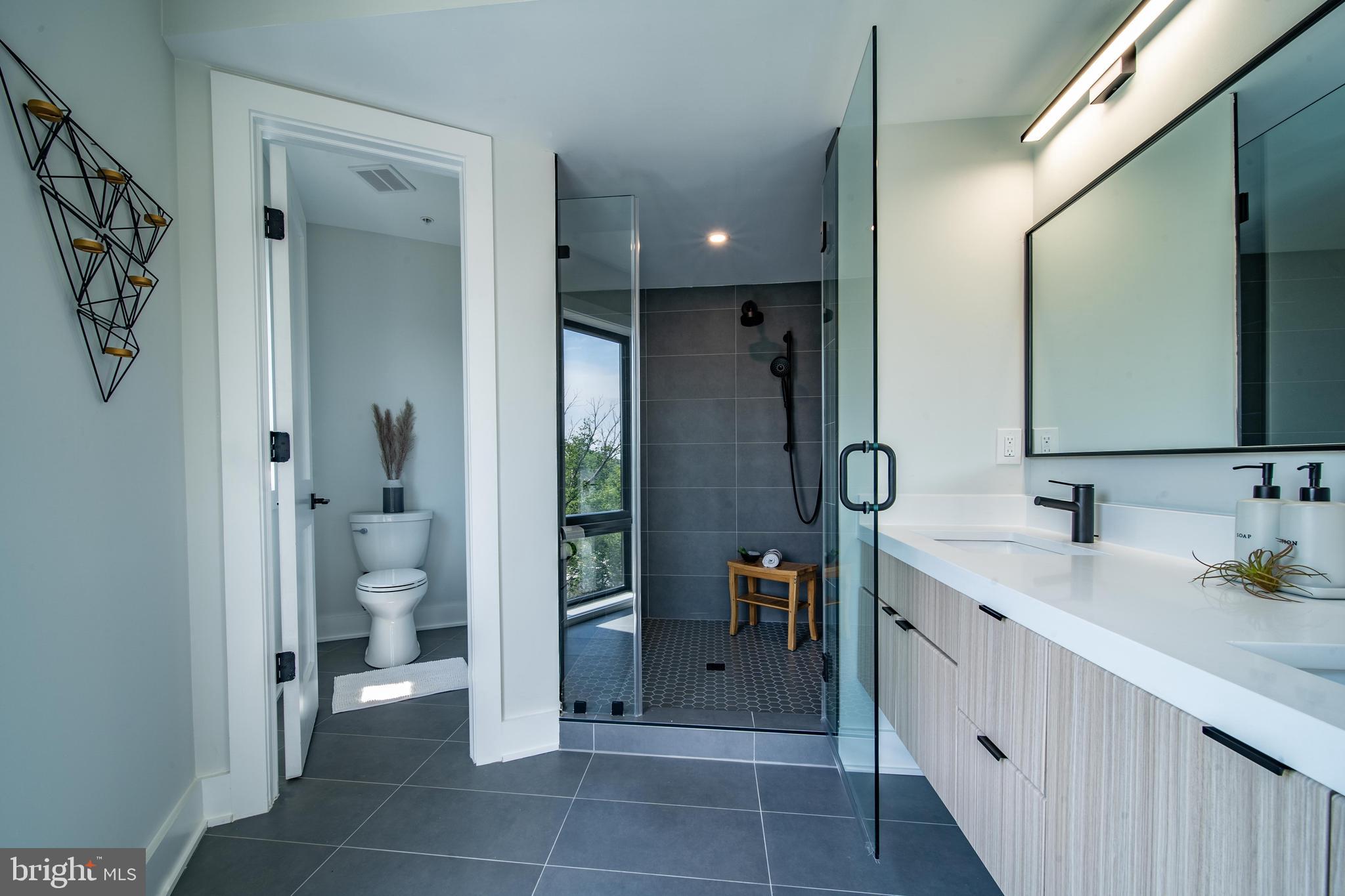 5101 Connecticut Avenue Northwest, Unit 8 Washington, DC 20008 - Photo 20 of 33 Primary Bath