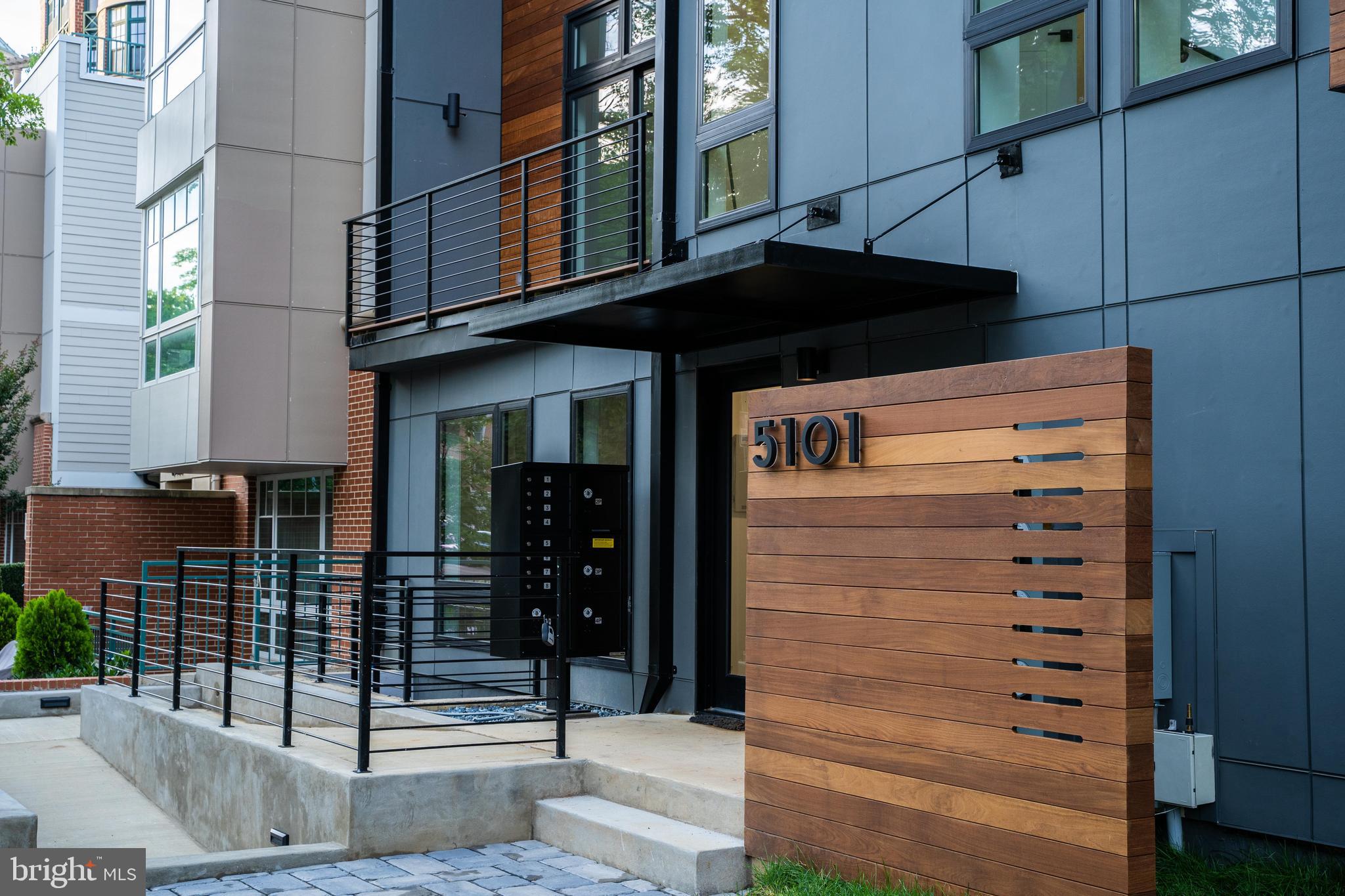 5101 Connecticut Avenue Northwest, Unit 8 Washington, DC 20008 - Photo 4 of 33 Entrance