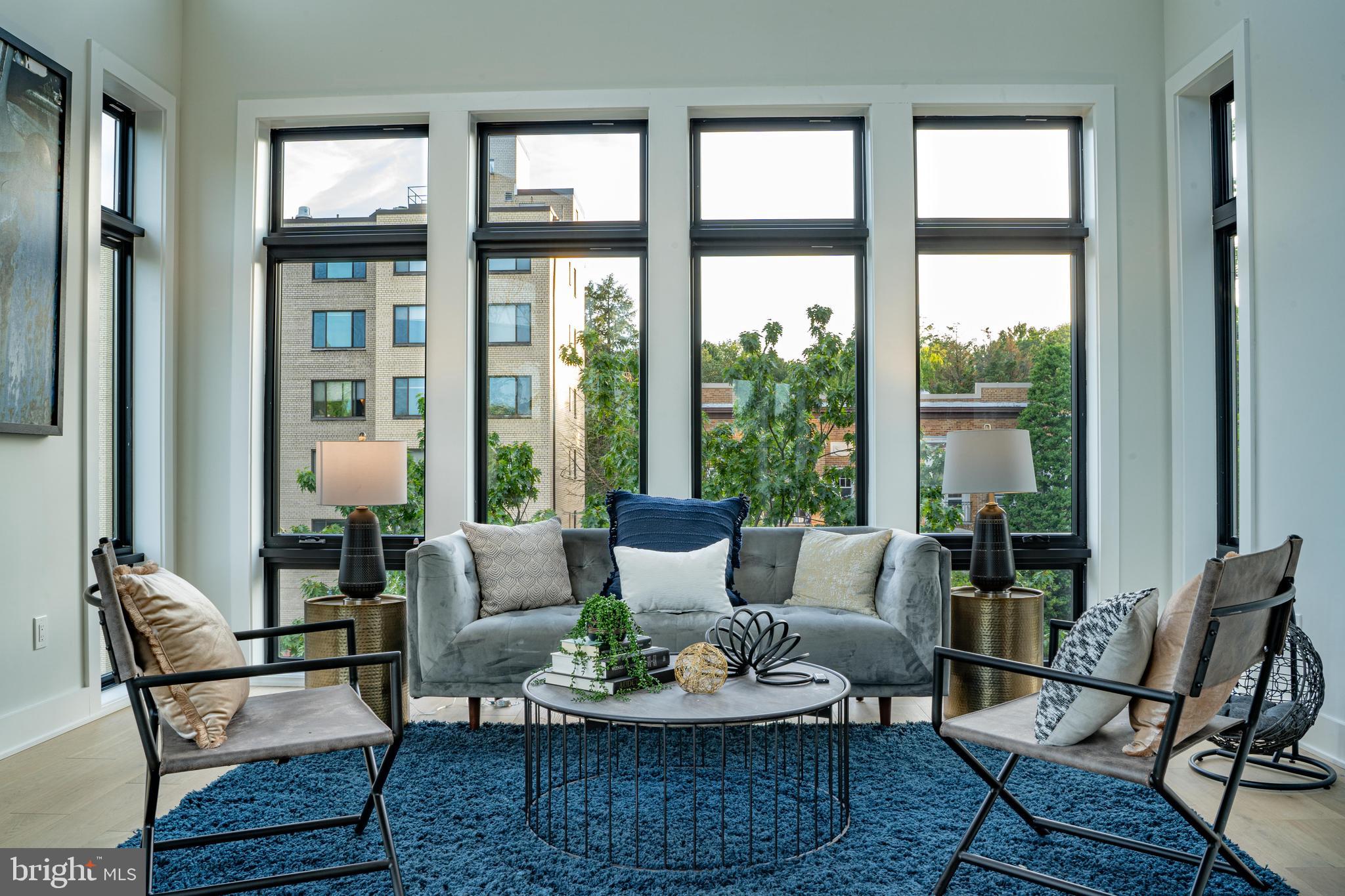5101 Connecticut Avenue Northwest, Unit 8 Washington, DC 20008 - Photo 6 of 33 Living Room