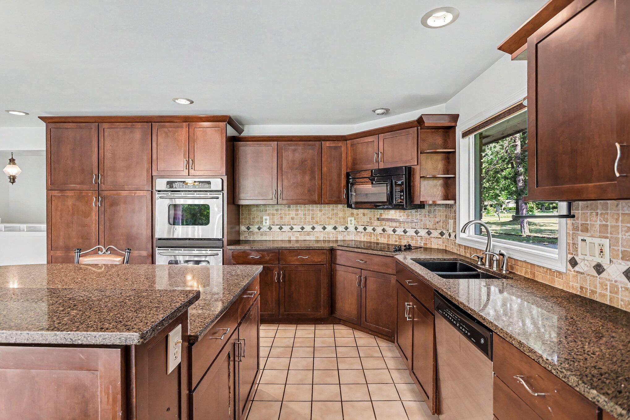 3086 Springbrook Drive Kalamazoo, MI 49004 - Photo 10 of 56 015_file_3882