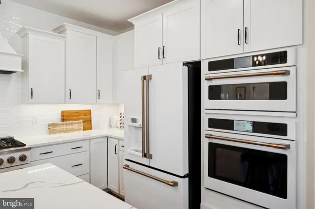 $599,999 | 14900 Deco Circle, Chantilly, VA 20151