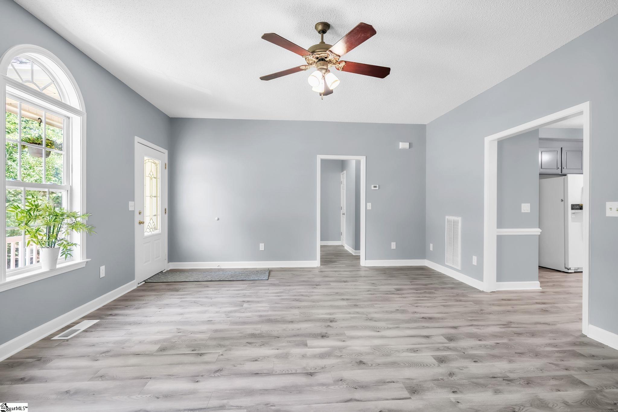 402 Hamilton Forest Drive Easley, SC 29640 - Photo 5 of 17