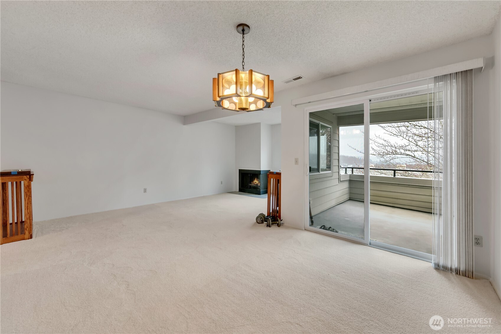 7339 Old Redmond Road, Unit 118 Redmond, WA 98052 - Photo 5 of 25 a view of an empty room with a window