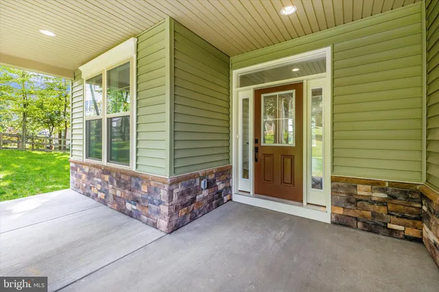 a area with a table and chairs