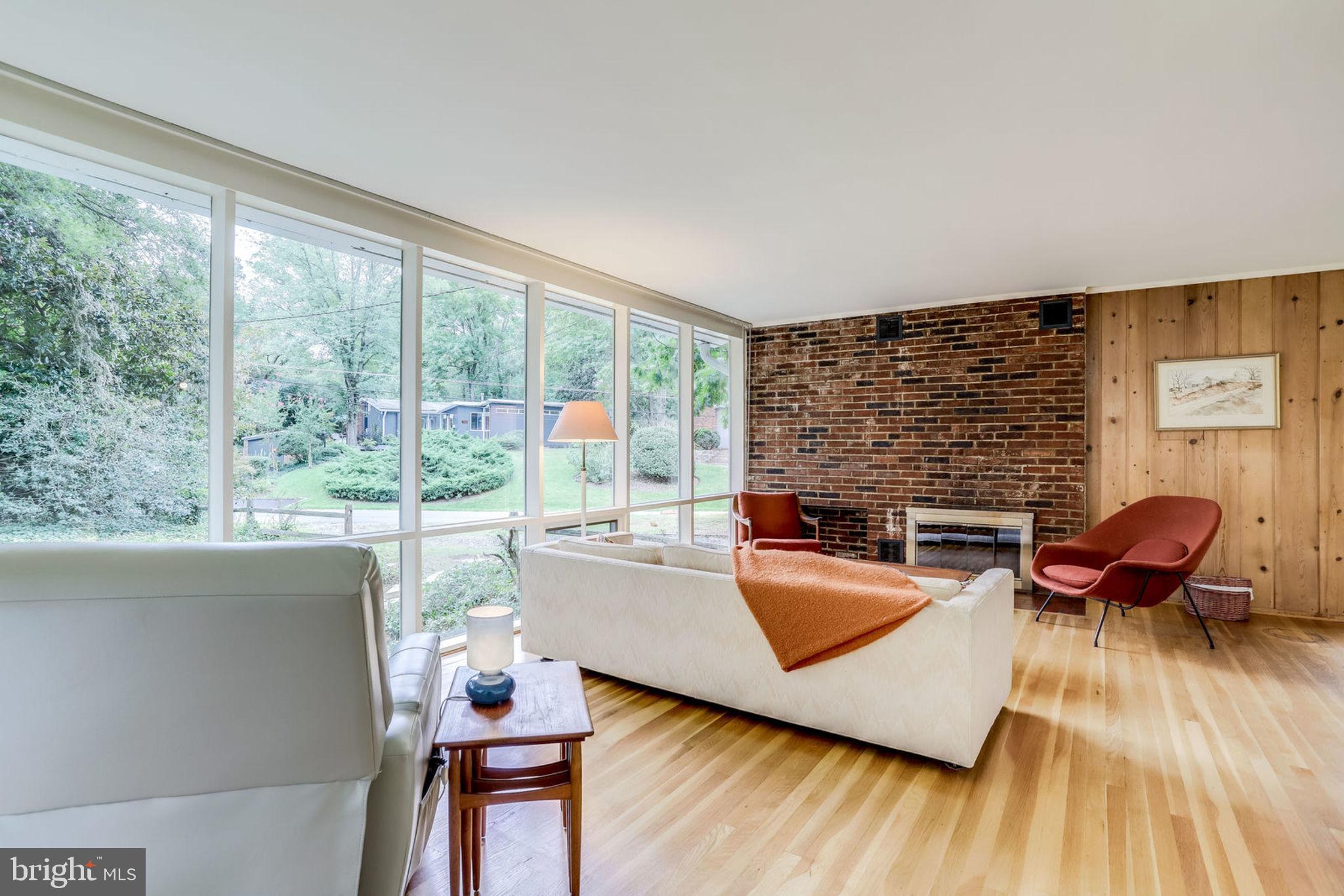 1921 Marthas Road Alexandria, VA 22307 - Photo 5 of 33 Living room