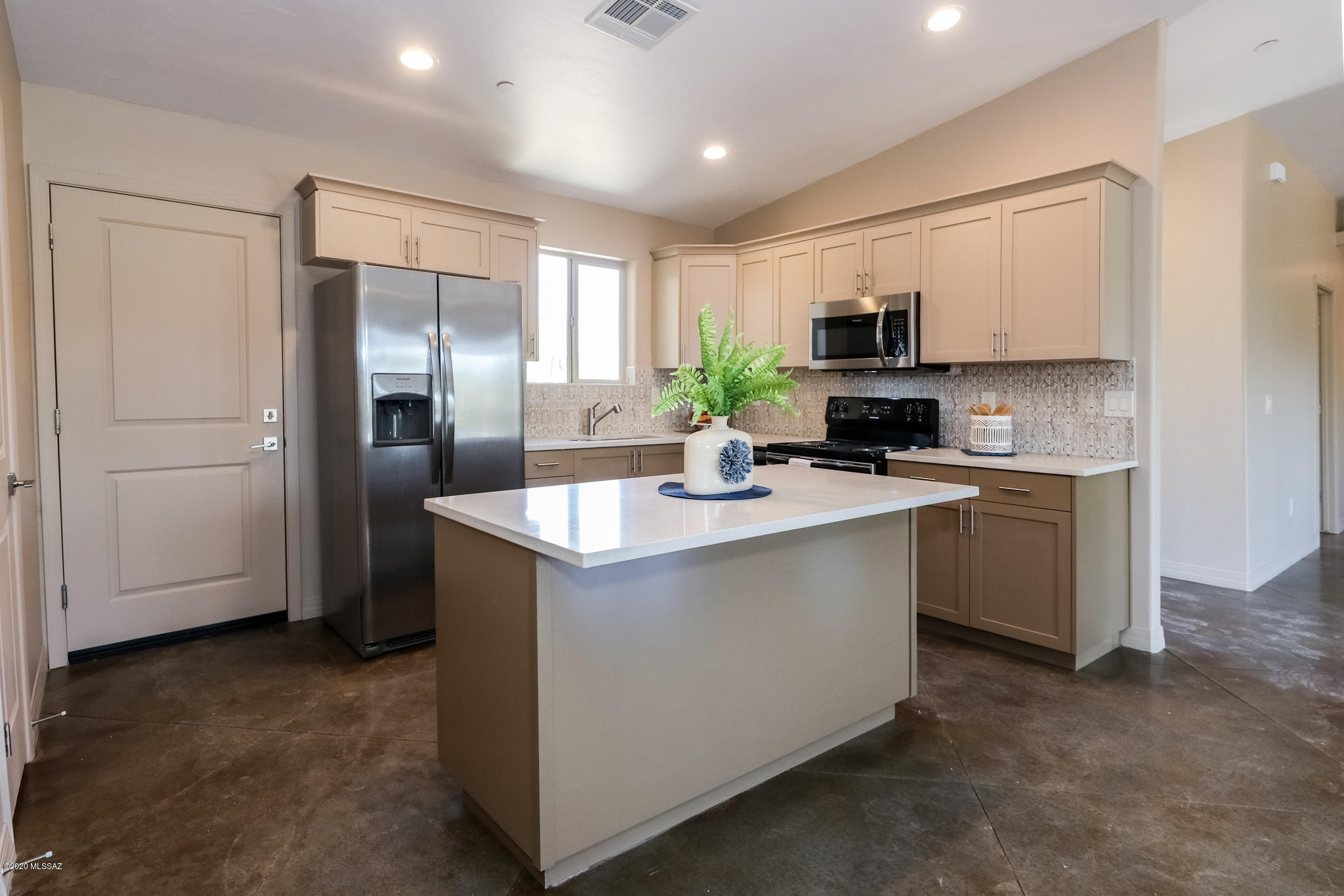 10340 West Rudasill Road Tucson, AZ 85743 - Photo 2 of 26 Kitchen2