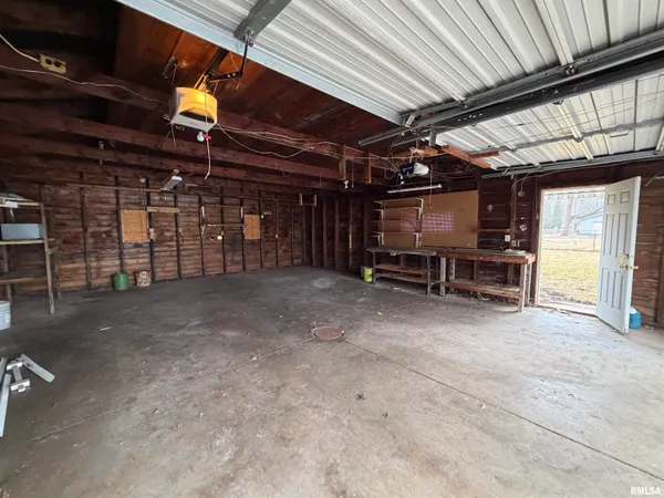 $135,000 | 1687 Beecher Avenue, Galesburg, IL 61401