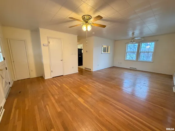 $135,000 | 1687 Beecher Avenue, Galesburg, IL 61401