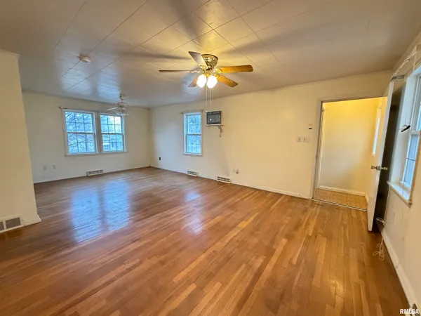 $135,000 | 1687 Beecher Avenue, Galesburg, IL 61401