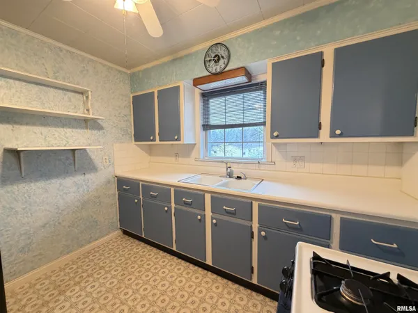 $135,000 | 1687 Beecher Avenue, Galesburg, IL 61401