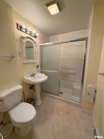 $135,000 | 1687 Beecher Avenue, Galesburg, IL 61401