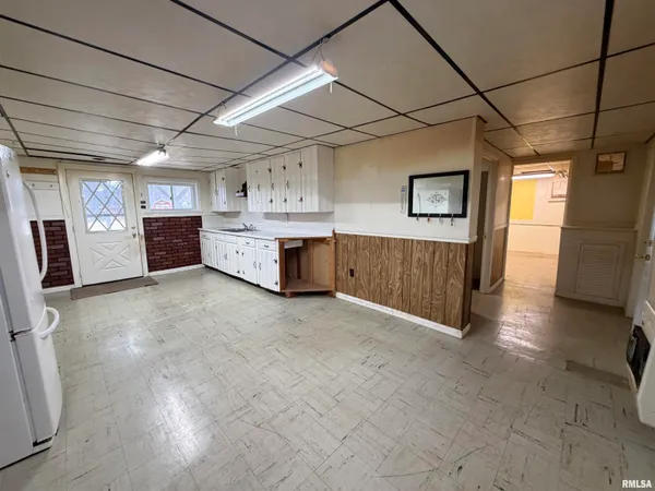 $135,000 | 1687 Beecher Avenue, Galesburg, IL 61401