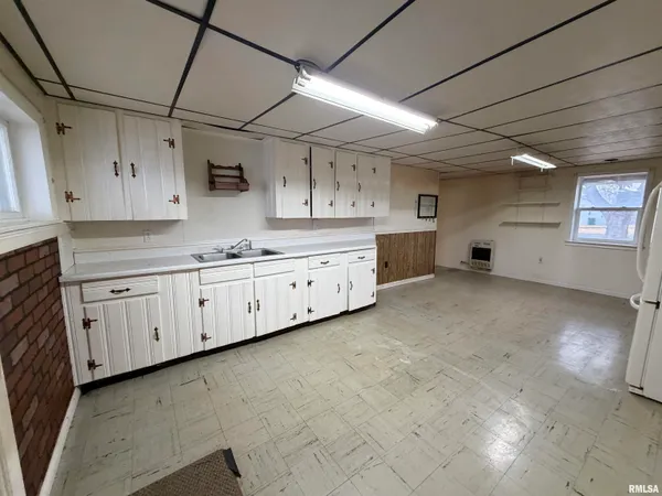 $135,000 | 1687 Beecher Avenue, Galesburg, IL 61401