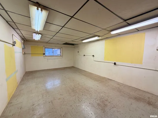 $135,000 | 1687 Beecher Avenue, Galesburg, IL 61401