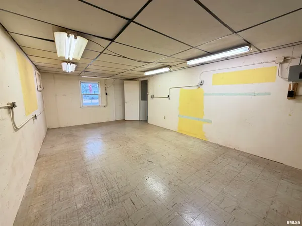 $135,000 | 1687 Beecher Avenue, Galesburg, IL 61401