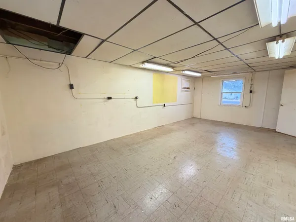 $135,000 | 1687 Beecher Avenue, Galesburg, IL 61401