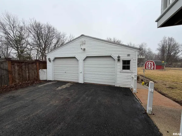 $135,000 | 1687 Beecher Avenue, Galesburg, IL 61401