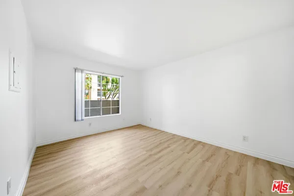 $2,250 | 5530 Owensmouth Avenue, Unit 133, Woodland Hills, CA 91367