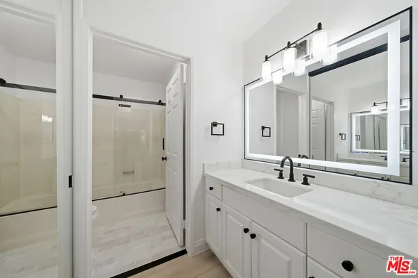 $2,250 | 5530 Owensmouth Avenue, Unit 133, Woodland Hills, CA 91367