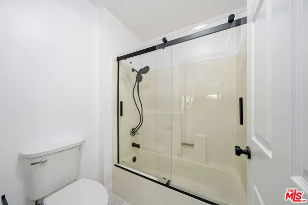 $2,250 | 5530 Owensmouth Avenue, Unit 133, Woodland Hills, CA 91367