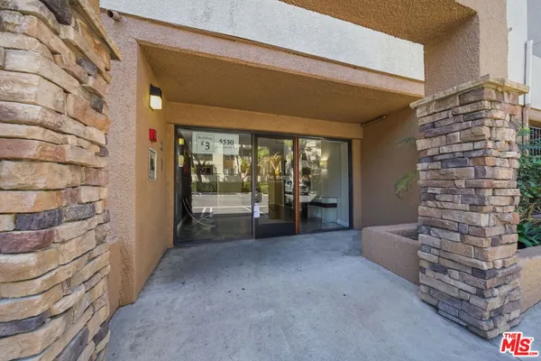 $2,250 | 5530 Owensmouth Avenue, Unit 133, Woodland Hills, CA 91367