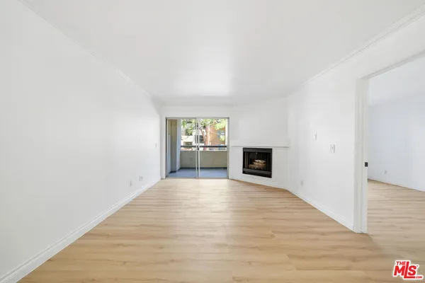 $2,250 | 5530 Owensmouth Avenue, Unit 133, Woodland Hills, CA 91367