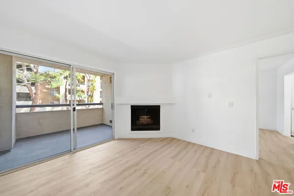 $2,250 | 5530 Owensmouth Avenue, Unit 133, Woodland Hills, CA 91367