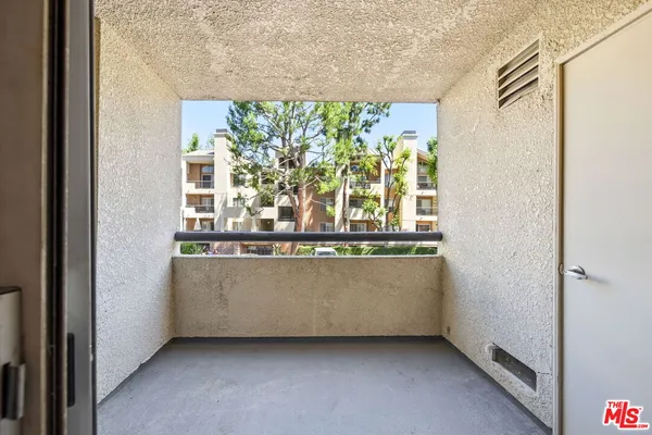 $2,250 | 5530 Owensmouth Avenue, Unit 133, Woodland Hills, CA 91367