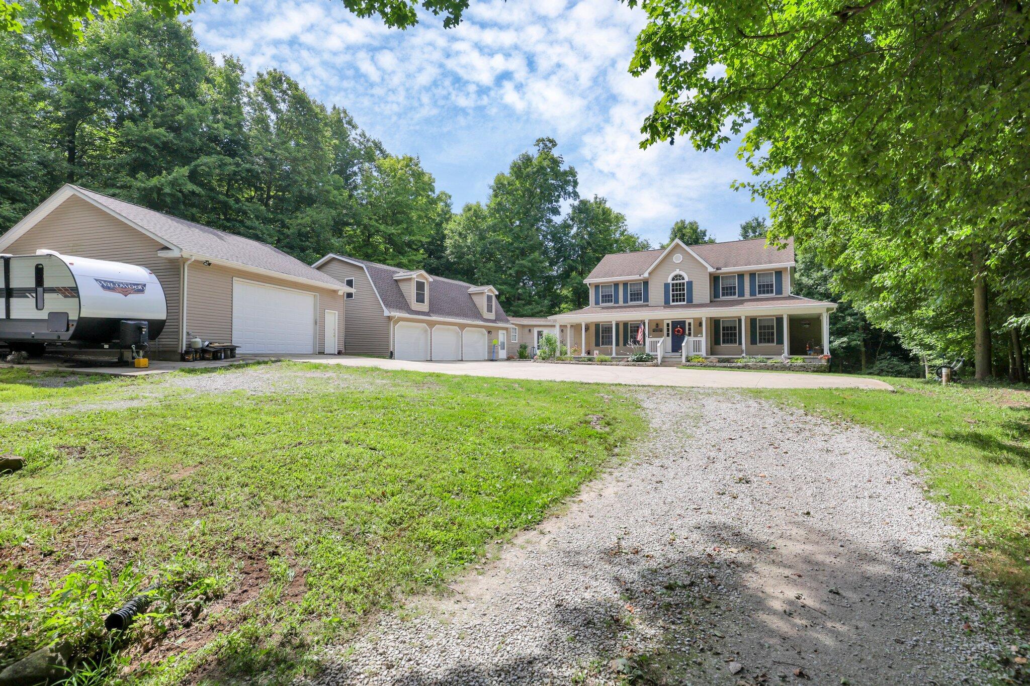 5251 Lithopolis Road Northwest Lancaster, OH 43130 - Photo 5 of 59 driveway upon entering home