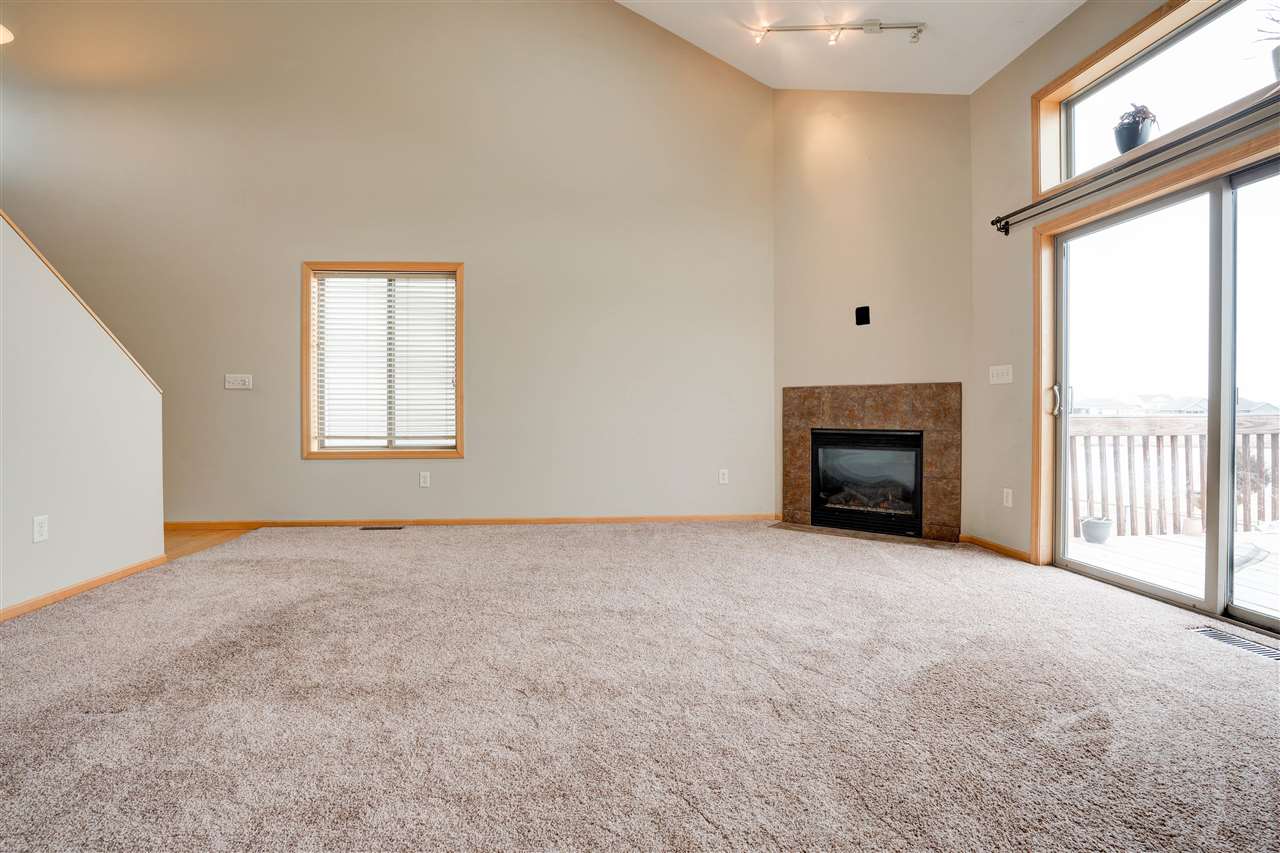 220 South Park Ridge Road North Liberty, IA 52317 - Photo 4 of 40 Gallery Image 4