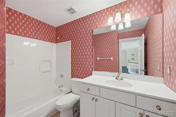 $2,100,000 | 32 Huntleigh Downs Road, Frontenac, MO 63131