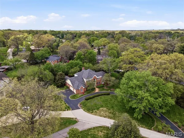 $2,100,000 | 32 Huntleigh Downs Road, Frontenac, MO 63131